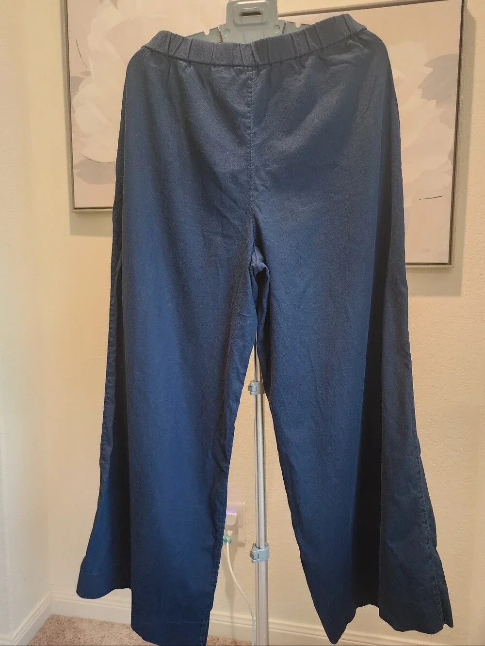 Banana Republic Navy Wide-Leg trousers   .